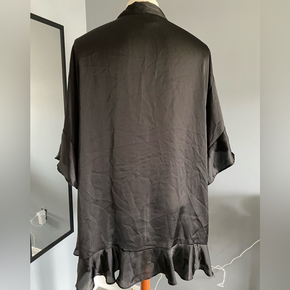 M/L Victoria’s Secret Robe - Picture 3 of 4